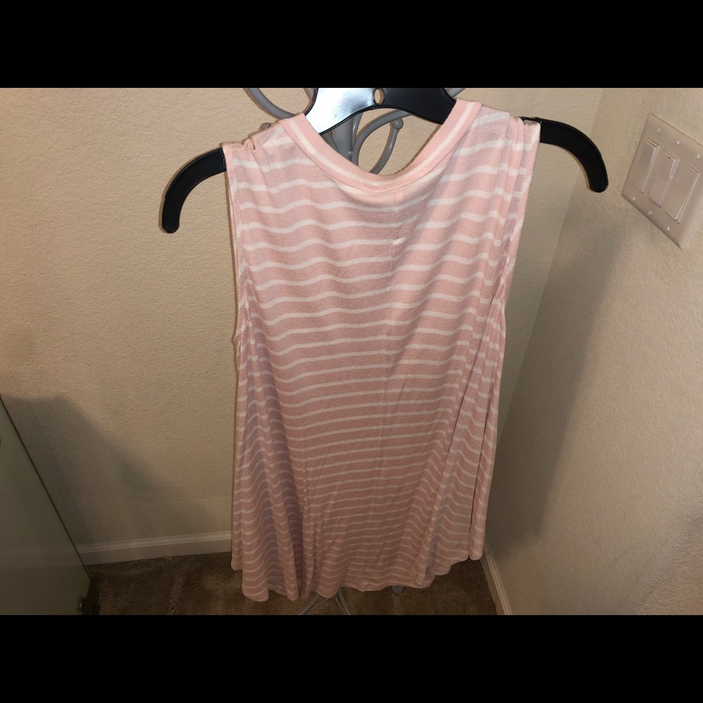 Sleeveless tee - Picture 2 of 8
